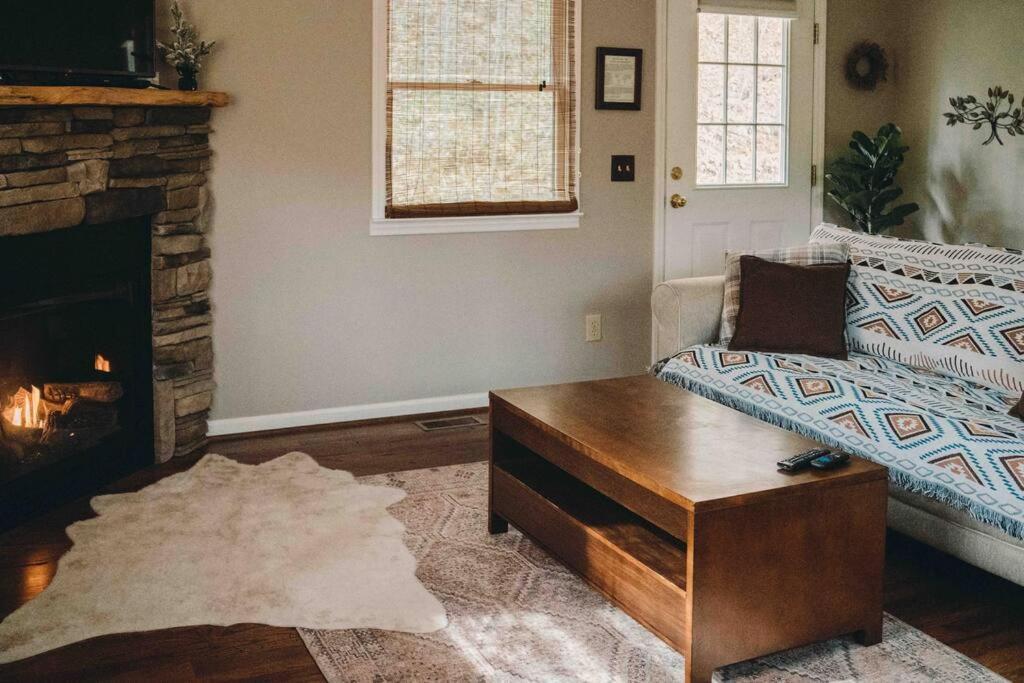 Serene & Cozy - Peaceful View - Fireplace - Creek Fleetwood Eksteriør bilde